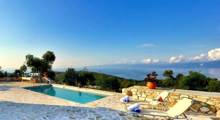 Villa with pool — photo 3