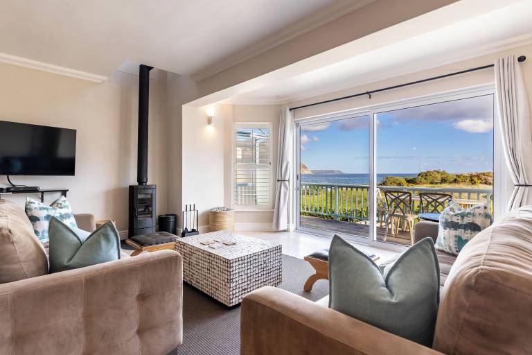 Holiday apartment with terrace, hot tub & pool | Mountain view