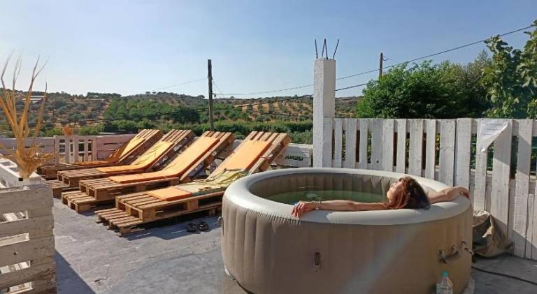 House with barbeque, patio & hot tub — photo 2