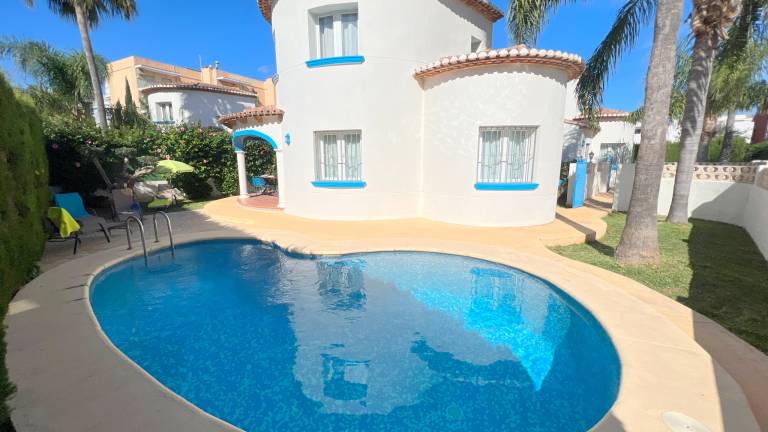Fully equipped villa with terrace, private pool & yard | Close to the beach | Pets allowed — photo 3