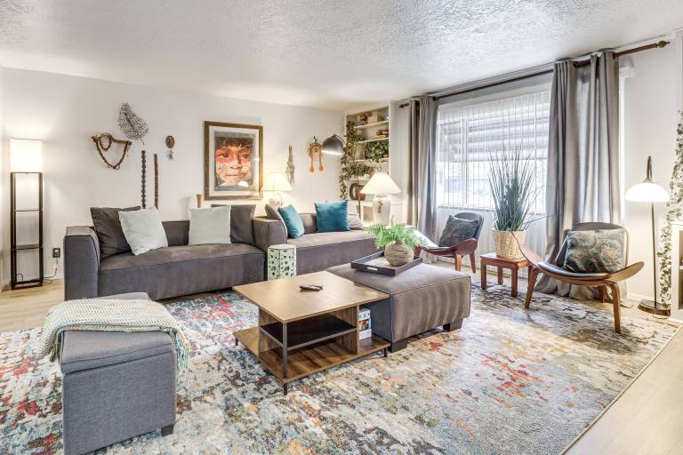 Walk to UNM! Quiet Extended Escape w/ Patio in Albuquerque, NM