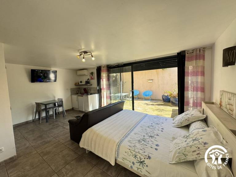 Gite with yard & terrace in Collioure