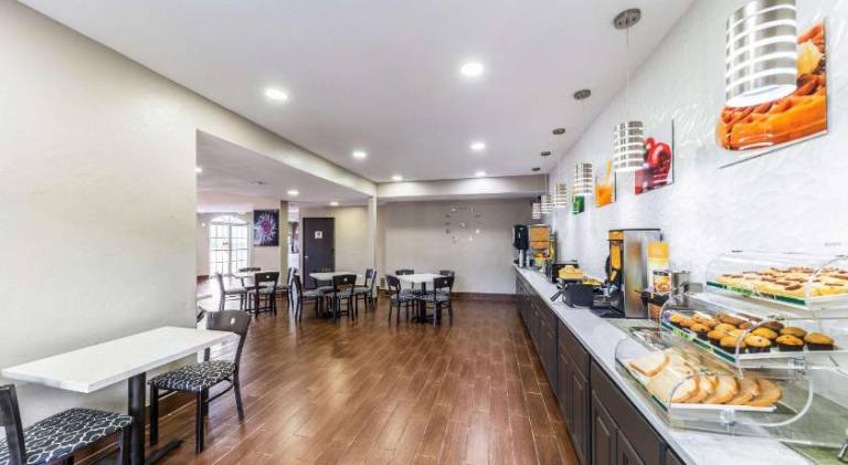 Quality Inn & Suites Canton — photo 4