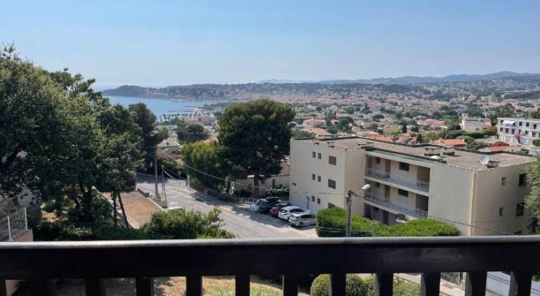 Lovely holiday apartment with patio | Pets allowed in Sanary-sur-Mer