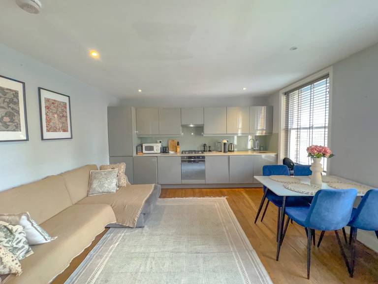 Apartment with terrace & fast internet | Near Trafalgar Square | City view — photo 2
