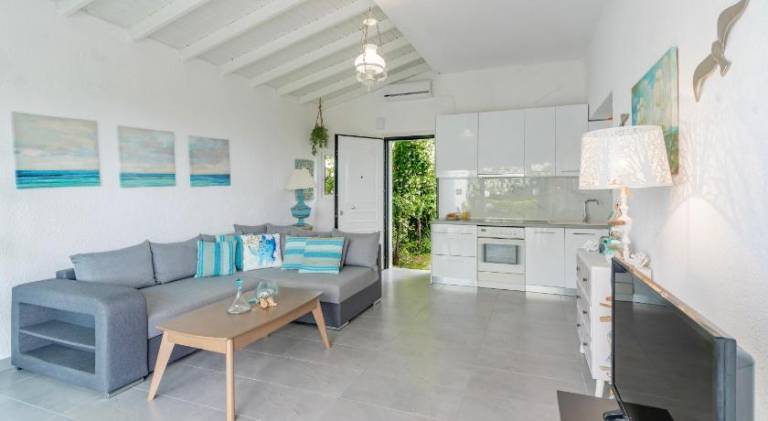 House with patio & yard | Close to the beach | Perfect for remote work | Pets are welcome — photo 4