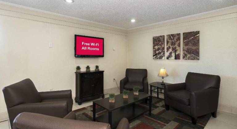 Red Roof Inn Bloomington - Normal/ University — photo 3