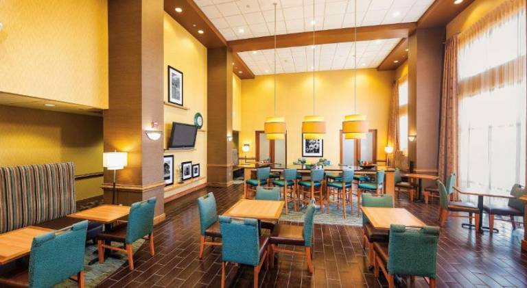 Hampton Inn & Suites Chesapeake-Square Mall — photo 2