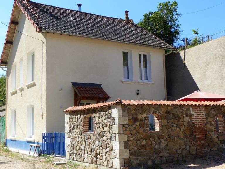 Gite with yard & patio — photo 5