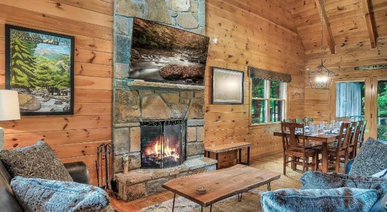 House with hot tub & pool | Pet-friendly — photo 5