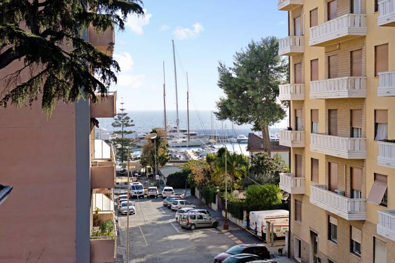 Apartment "Casa Daniele Vista Mare - Sanremo" by the Sea with Balcony, AC and Wi-Fi — photo 3