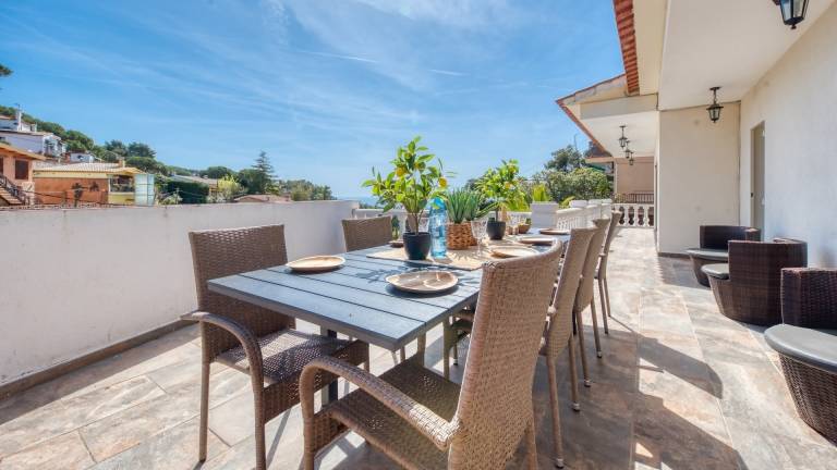 Villa with yard, private pool & barbecue | Mountain view — photo 4