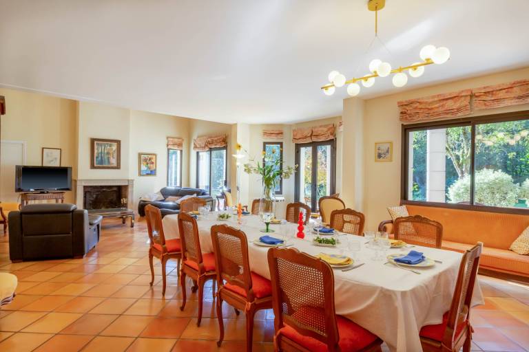 Children-friendly big house with private pool, grill & patio | Dogs allowed — photo 3