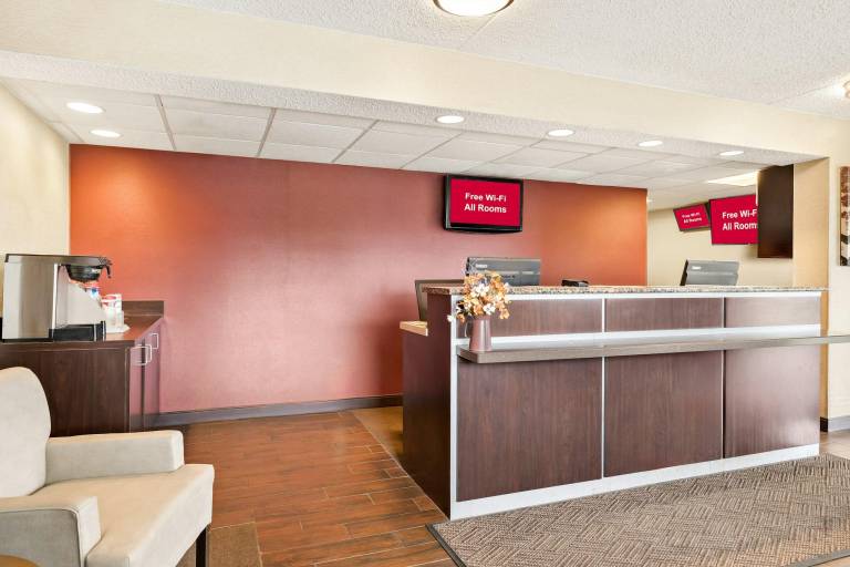 Red Roof Inn Allentown Airport — photo 5