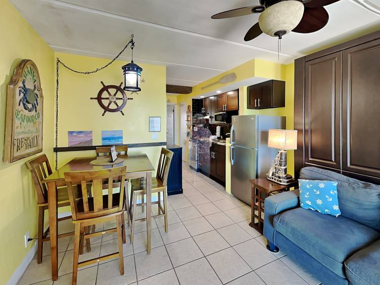 Condo  Crescent Beach