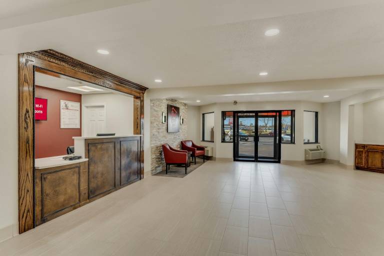 Red Roof Inn & Suites Newport – Middletown, RI — photo 2