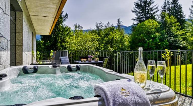 Apartament z prywatnym Jacuzzi Orlik VIP Residence - blisko wyciagu i Wang by Royal Aparts in Karpacz
