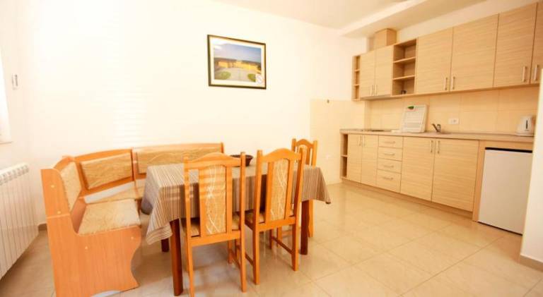 Apartment with terrace — photo 4