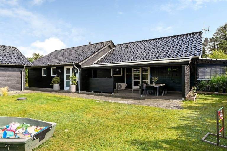 Vacation home with garden, sauna & patio | Pets allowed in Ringkobing