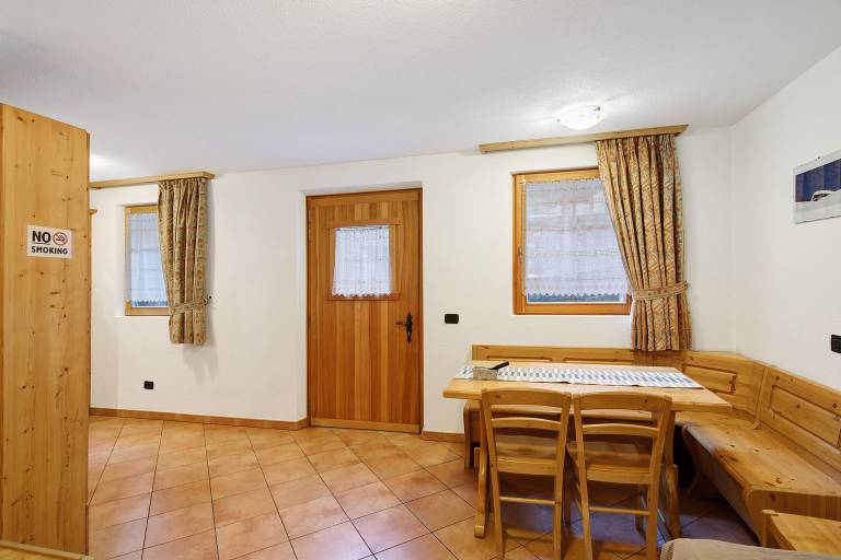 Fully equipped beautiful chalet with fast internet | Mountain view | Next to the ski | Pets allowed — photo 3