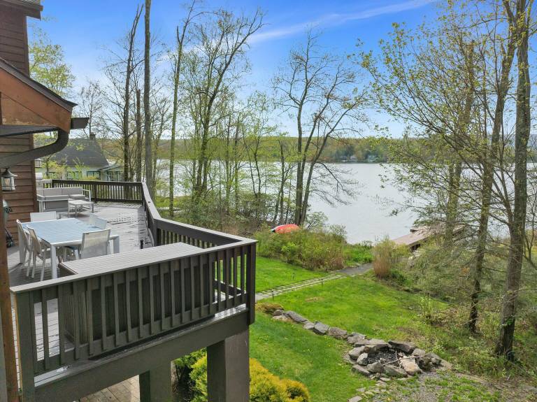 House  Roaring Brook Township