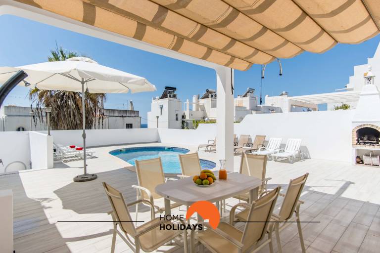 Villa with terrace, barbecue & yard — photo 3