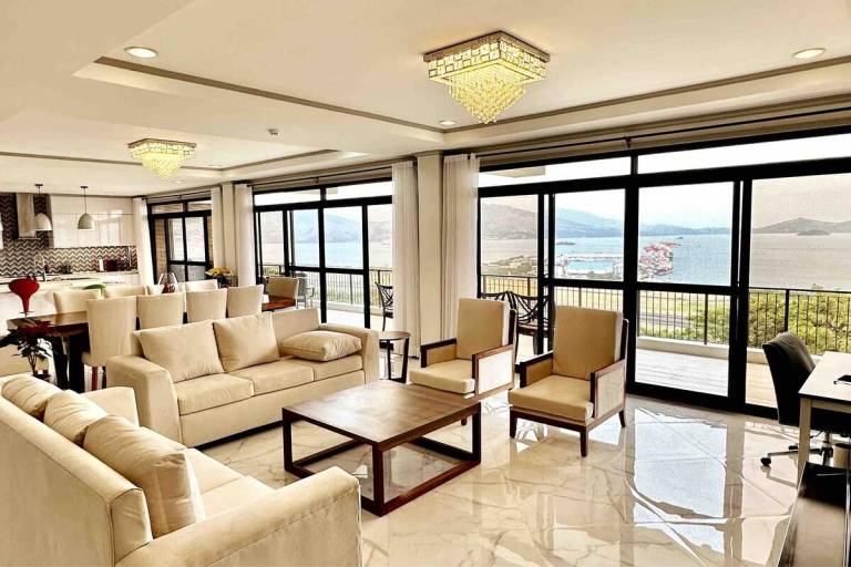 Apartment  Crown Peak