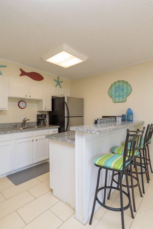 Condo with heated pool & barbeque | Beach nearby | Pet-friendly — photo 3