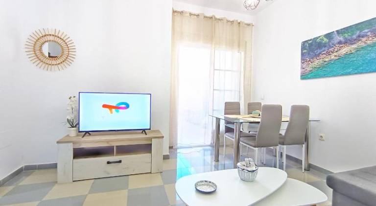 Apartment with pool — photo 2