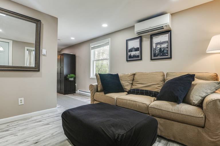 Walk to Theaters & Dining Ridgefield Gem w Yard