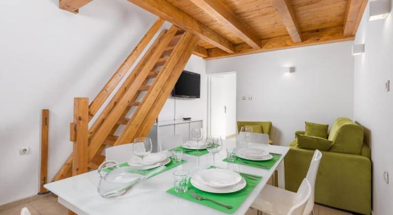 Rental apartment with 2 rooms for 6 persons in Rijeka