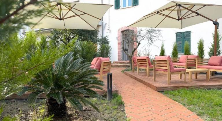 Serviced apartment with yard & terrace | Suitable for remote work | Pets allowed — photo 5