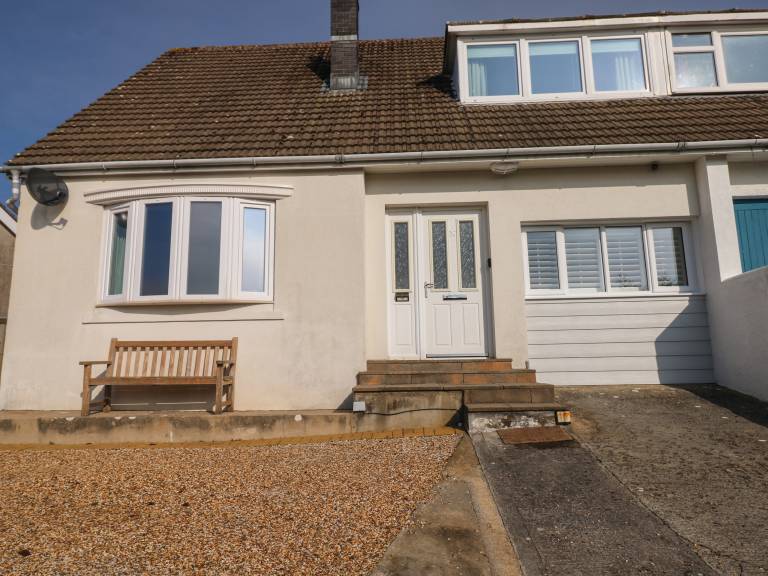 Children-friendly nice cottage with BBQ & yard | Beach view | Pets allowed — photo 2