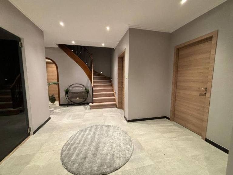 Family-friendly nice villa with hot tub, yard & patio | Pets are welcome — photo 3