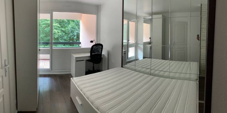 Dedicated room with patio — photo 2