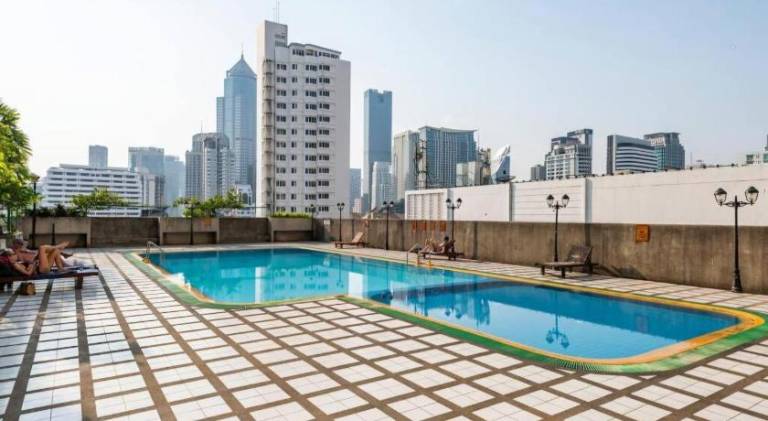 Apartment with pool — photo 2
