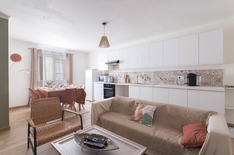 Le Carmen apartment in the heart of Saint-Hippolyte, 3 bedrooms, up to 6 guests in Torreilles