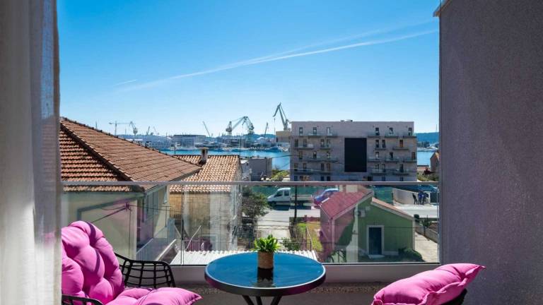 Children-friendly beautiful apartment | Water view | Pets are welcome in Seget