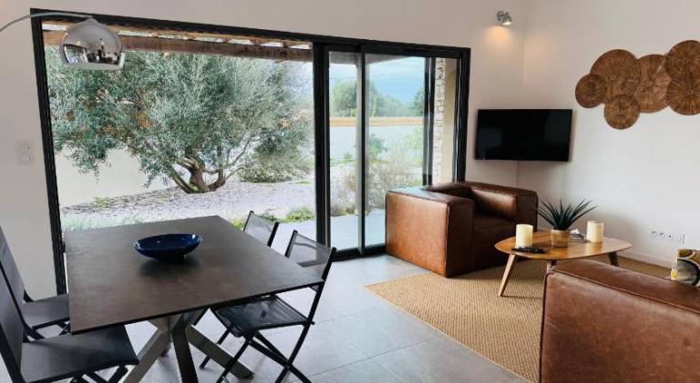 Villa with private pool & patio | Pet-friendly — photo 2