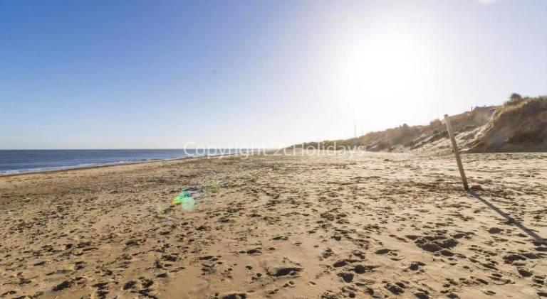 Beautiful Chalet With Free Wifi Nearby Hemsby Beach In Norfolk Ref 59096S — photo 5