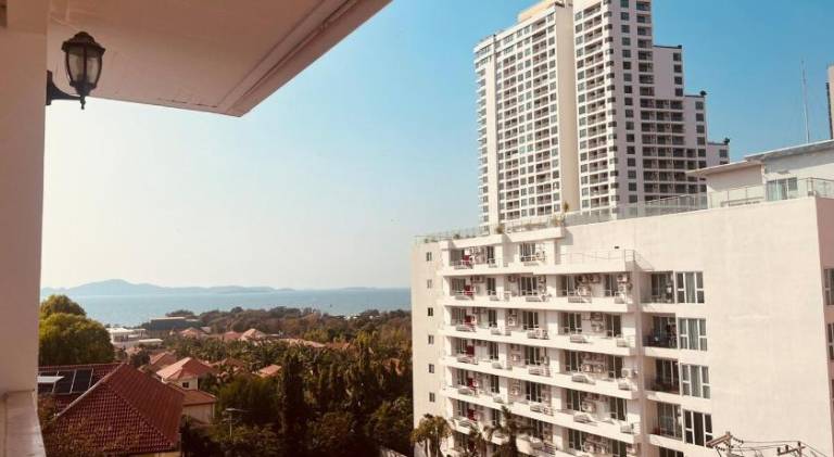 Apartment with pool & patio | Near Big Buddha — photo 5
