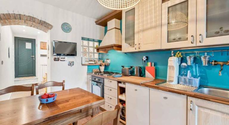 Holiday apartment with jacuzzi — photo 5