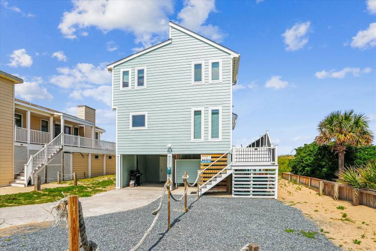 KD1213- Oceanfront Charmer- 4 BRs, Hot Tub, Dog Friendly and Views! — photo 2