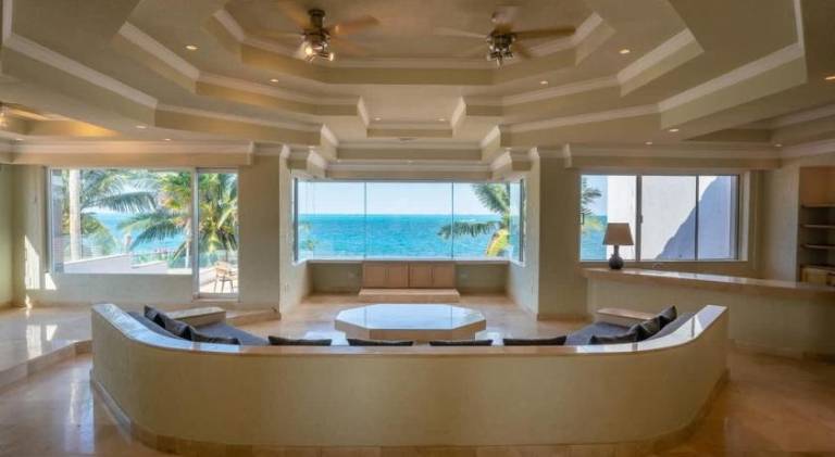 Villa with pool — photo 5