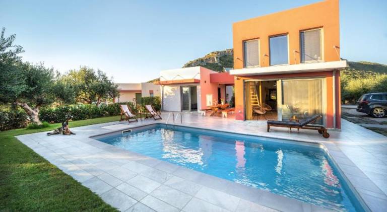 Villa with terrace, garden & private pool in Trifylia