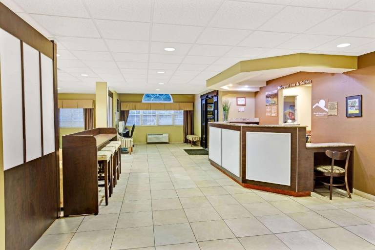 Microtel Inn & Suites by Wyndham Bryson City — photo 5