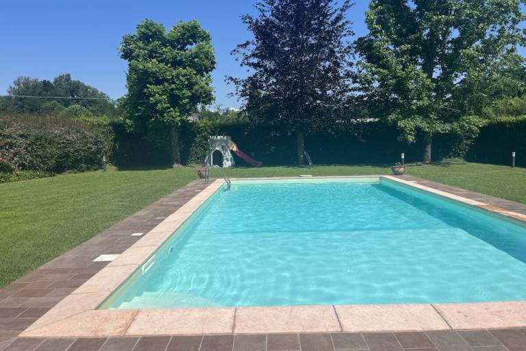 Fully equipped vacation home with barbeque, pool & yard | Pets allowed — photo 3