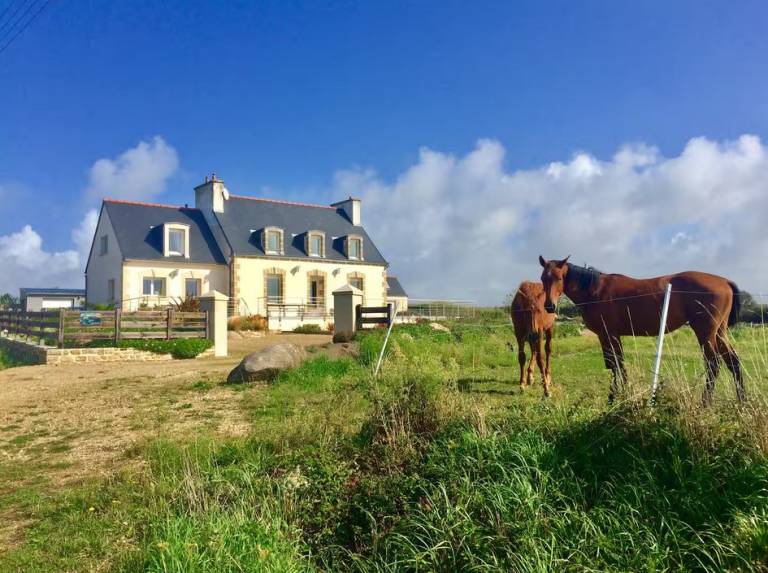 Gite with BBQ, terrace & yard | Sea view — photo 2