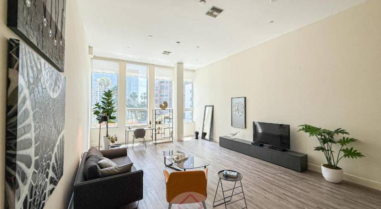Sleek 1BR Loft in Luxury High-Rise - 103 - GL — photo 5