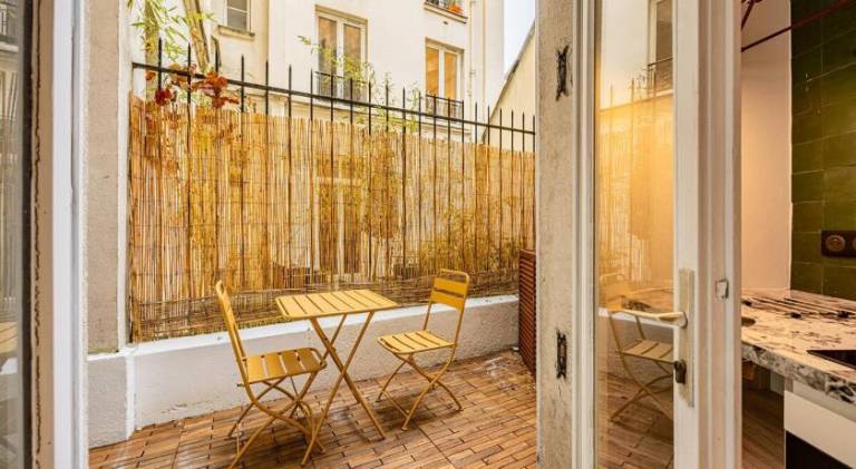 Apartment with patio — photo 3